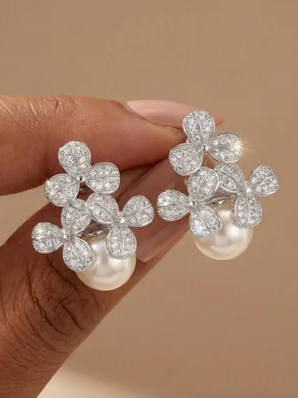 NEW 18k White Gold Pearl Diamond Earrings Flower Petal Pearl Stud Earrings